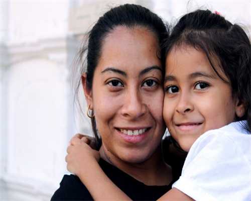 试管代生群:视网膜脱落的症状有哪些？要如何避免视网膜脱落？